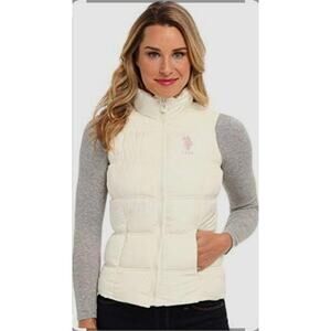 U.S. Polo Assn. Classic Puffer Vest in a winter pearl with Pink logo